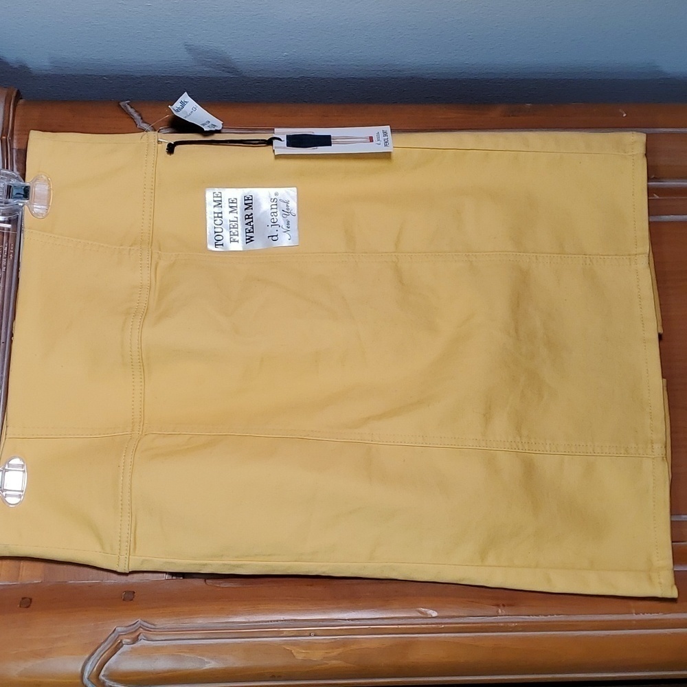 d. jeans gold high waisted pencil skirt. Size 8.‎ Cotton blend. Super soft…